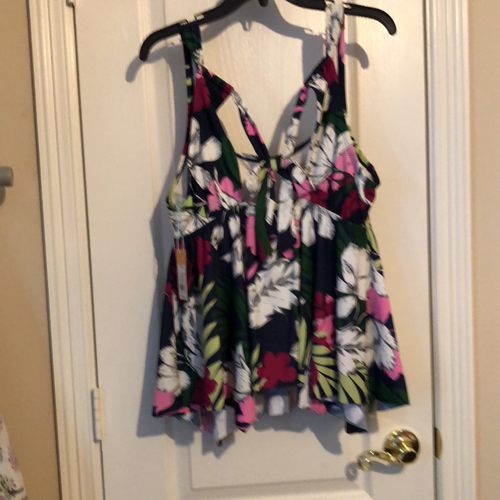 Ladies Swimsuit Top. New with tags, Size 14 w. - Picture 2 of 5